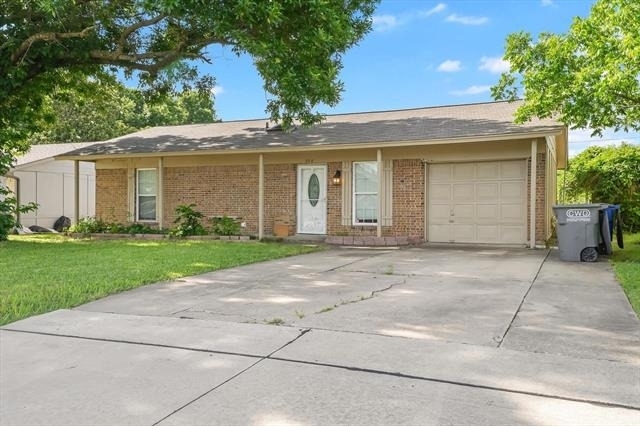 304 E Stone Road - Photo 0