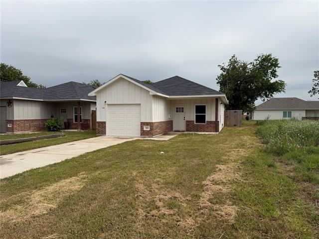 202 E Henderson Street - Photo 1