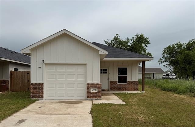 202 E Henderson Street - Photo 0