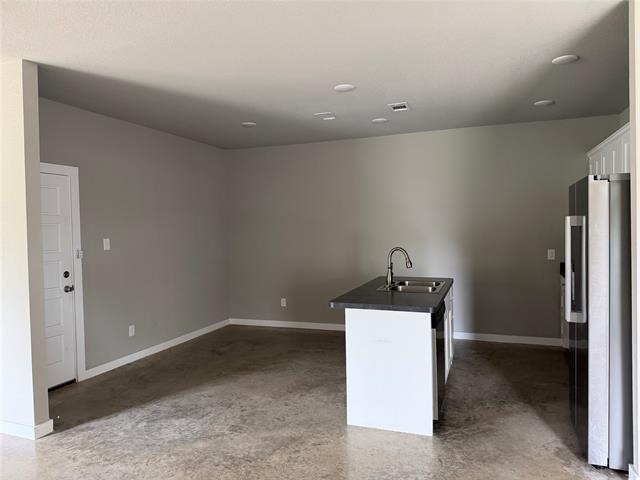 202 E Henderson Street - Photo 4