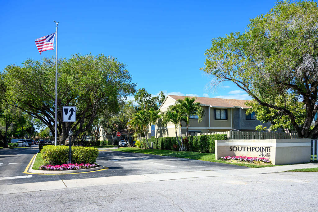 11197 Nw 37th Street - Photo 1