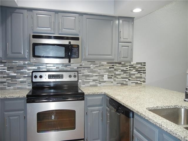 18240 Midway Road - Photo 3