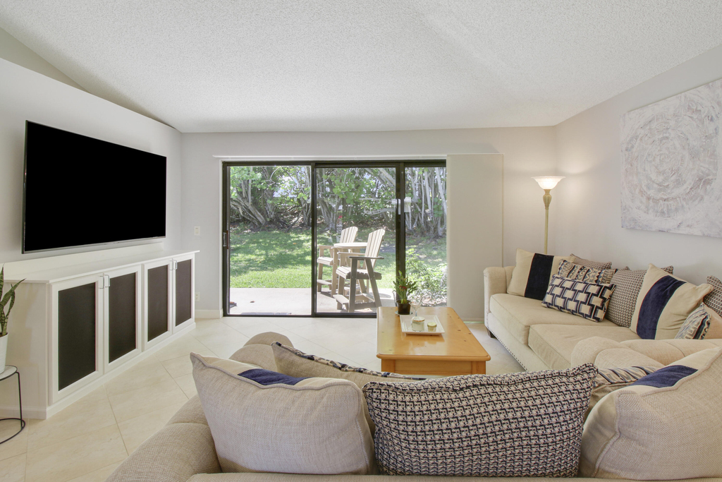825 Club Drive Drive - Photo 4