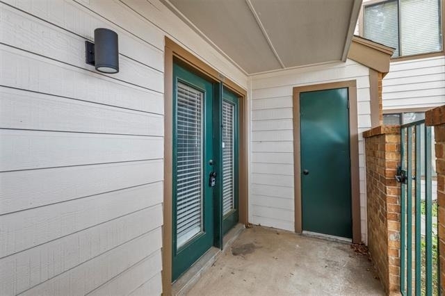 2300 Bamboo Drive - Photo 2