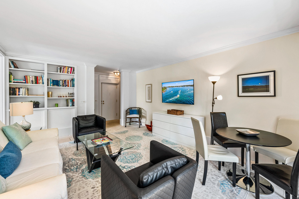 455 Worth Avenue - Photo 2