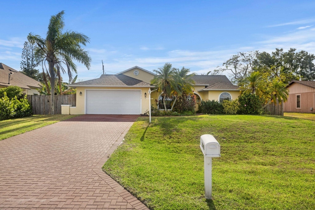 2542 Sw Kensington Street - Photo 2