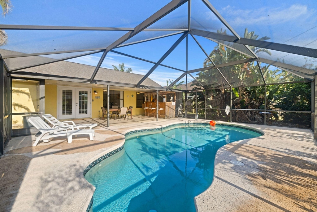 2542 Sw Kensington Street - Photo 0