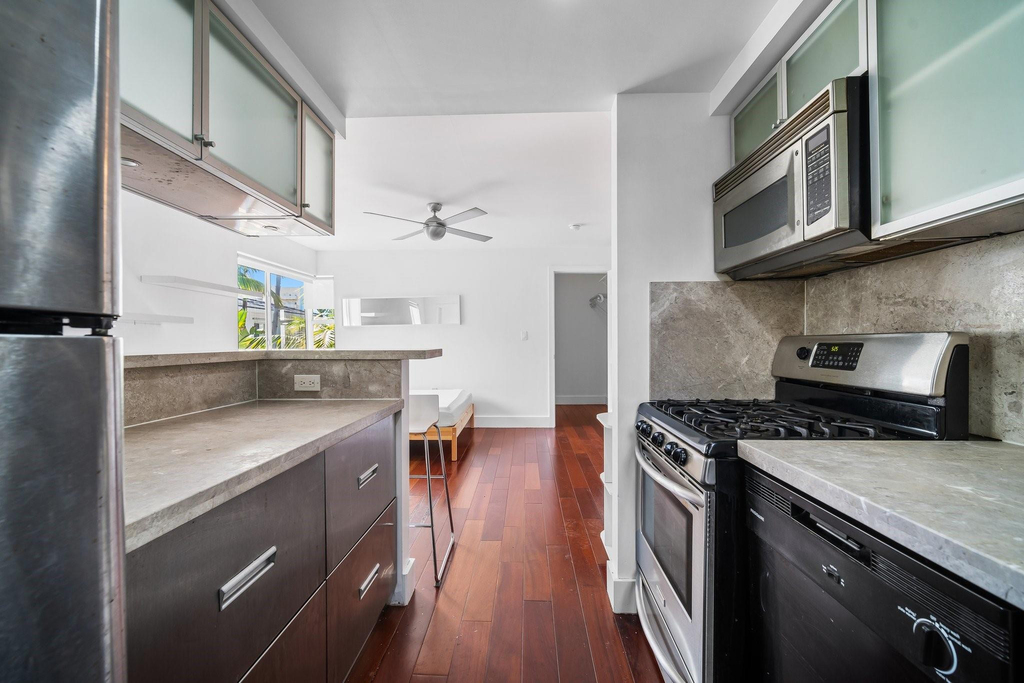 741 6th Street - Photo 8