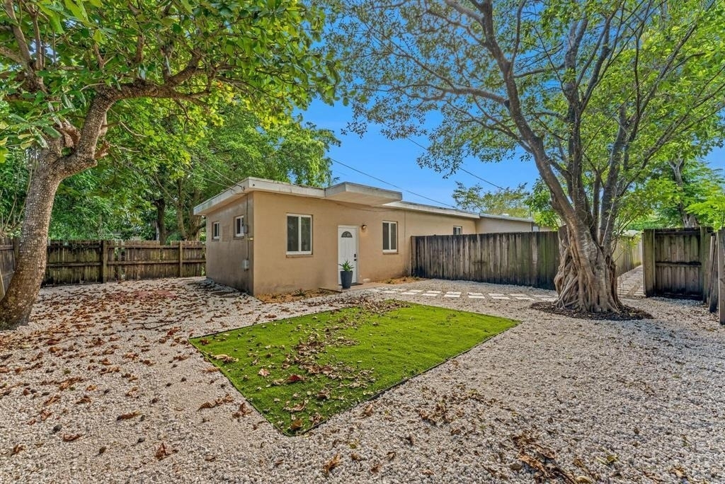 1340 Ne 1st Avenue - Photo 0