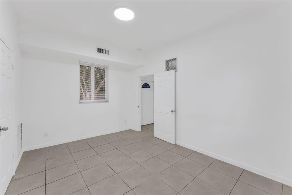 1340 Ne 1st Avenue - Photo 1