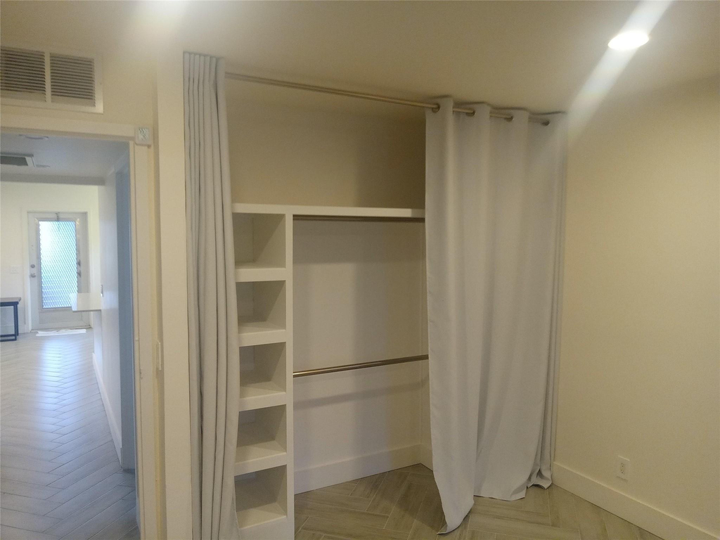 189 Seville - Photo 10