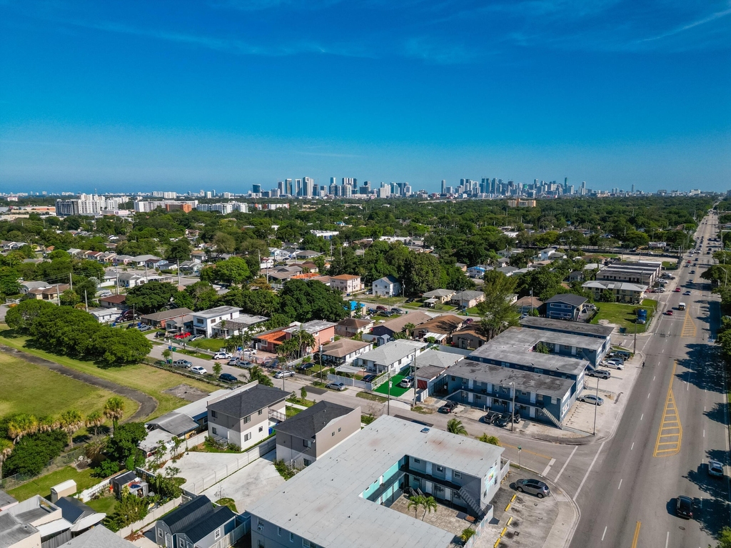 1181 Nw 66th Street - Photo 27