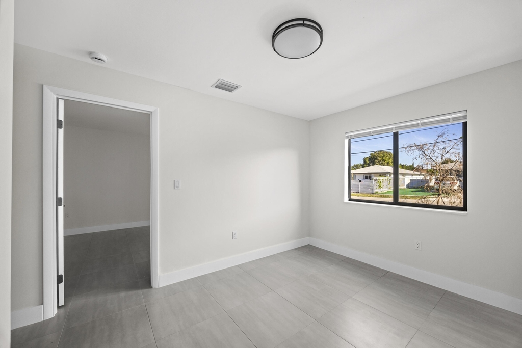 1181 Nw 66th Street - Photo 17