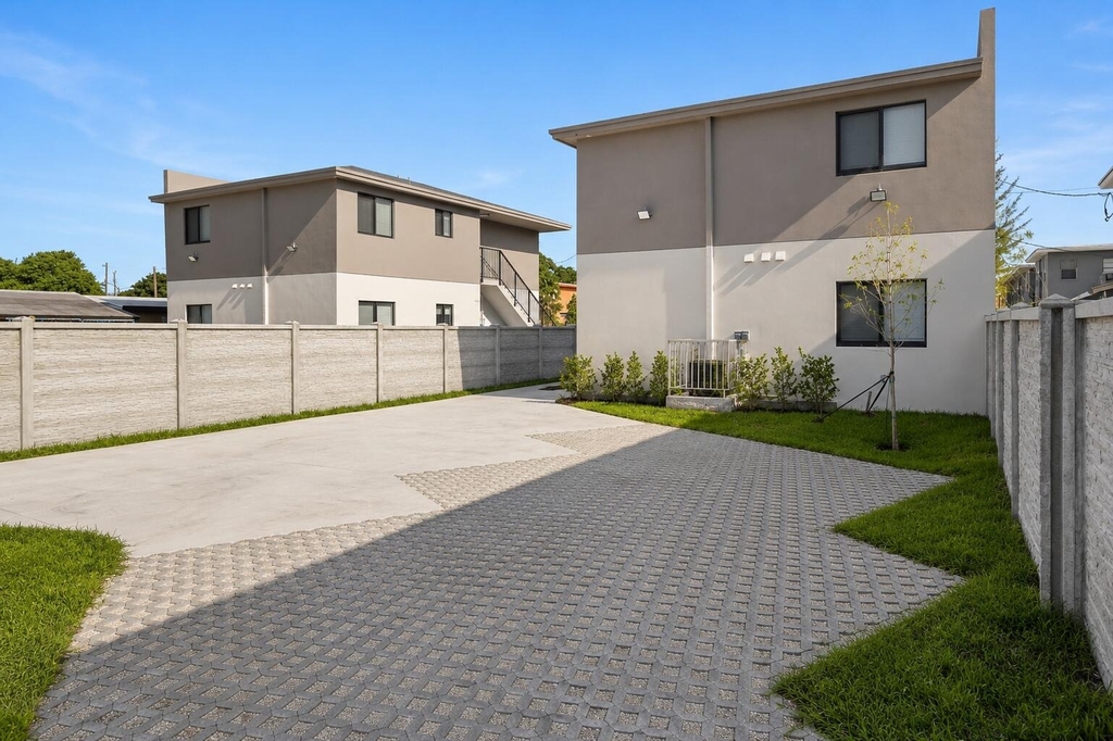 1181 Nw 66th Street - Photo 3
