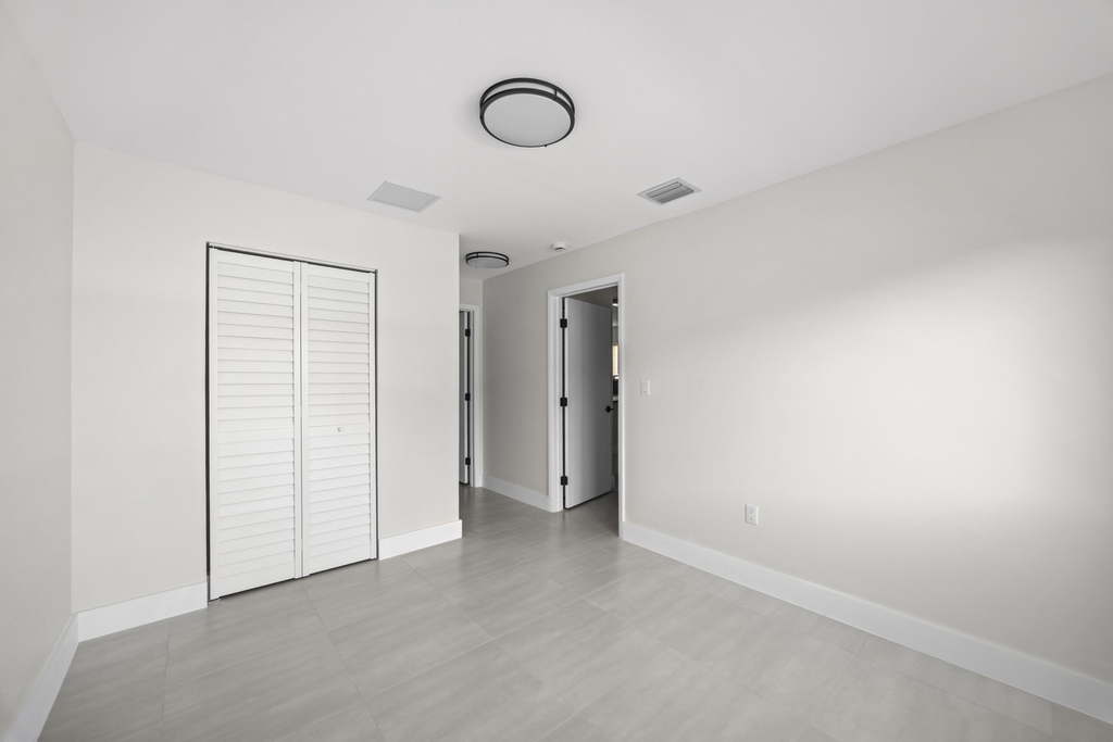 1181 Nw 66th Street - Photo 16