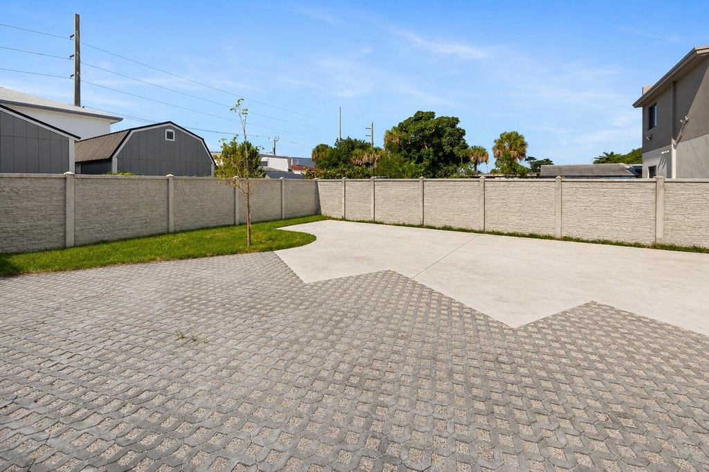 1181 Nw 66th Street - Photo 4