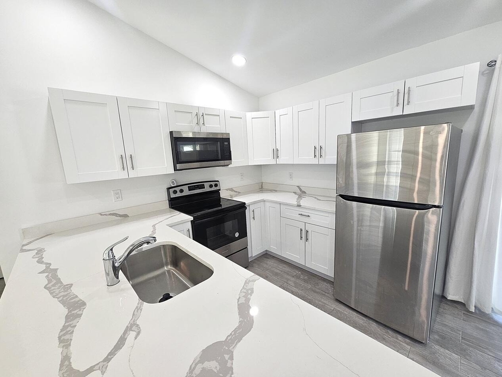 2447 Nw 5th Street - Photo 4