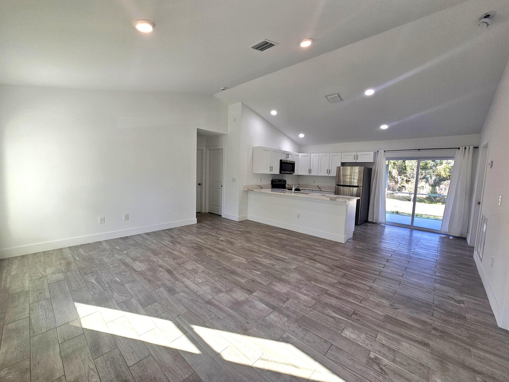 2447 Nw 5th Street - Photo 5