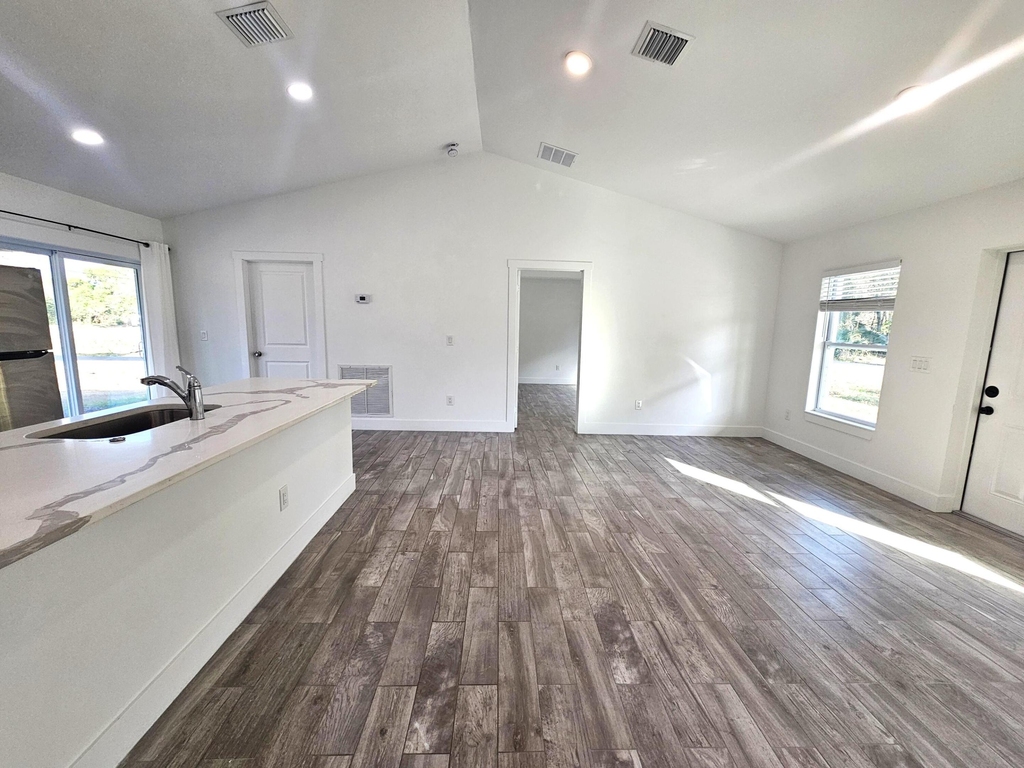 2447 Nw 5th Street - Photo 3