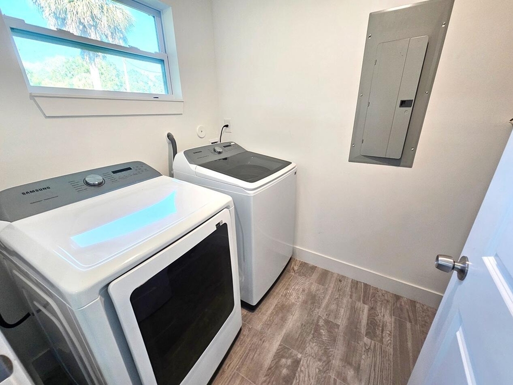 2447 Nw 5th Street - Photo 6