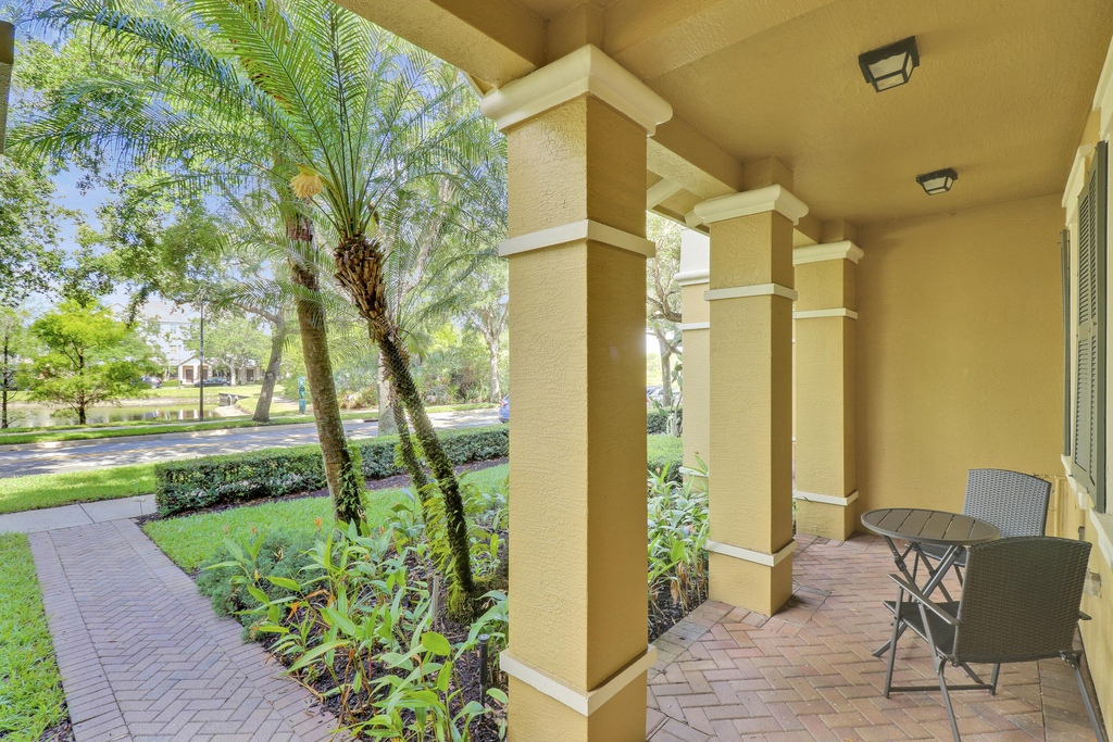 123 E Thatch Palm Circle - Photo 2