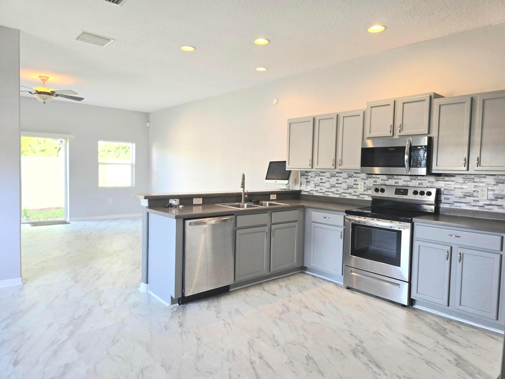 1112 Andrew Aviles Circle - Photo 2