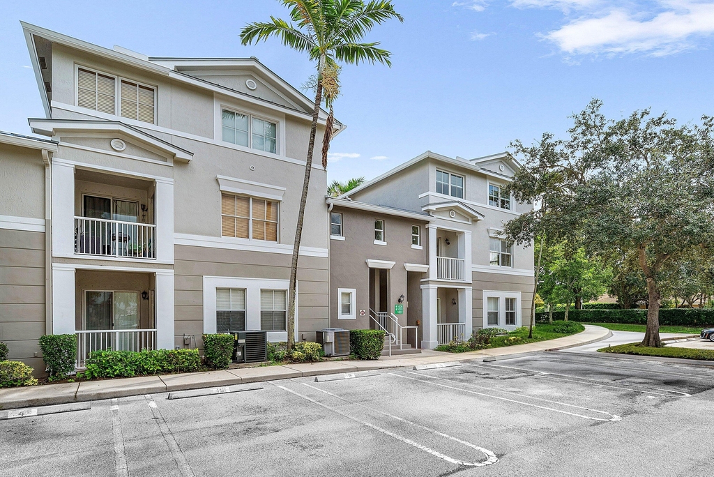 1008 Sw Shoma Drive - Photo 2