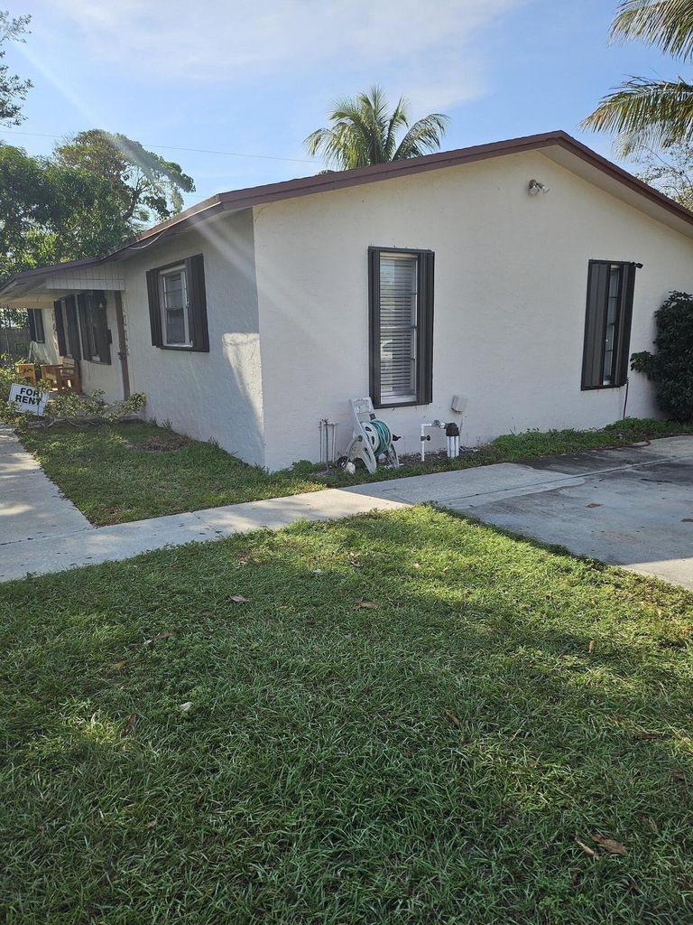 1002 Mcintosh Street - Photo 2