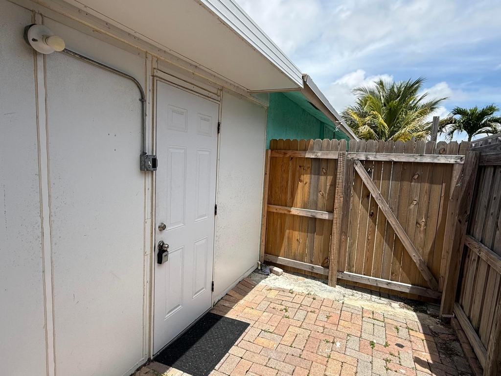 4904 Dillon Street - Photo 0