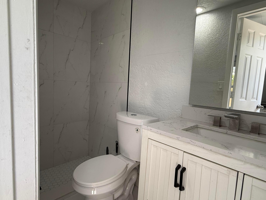 4904 Dillon Street - Photo 4