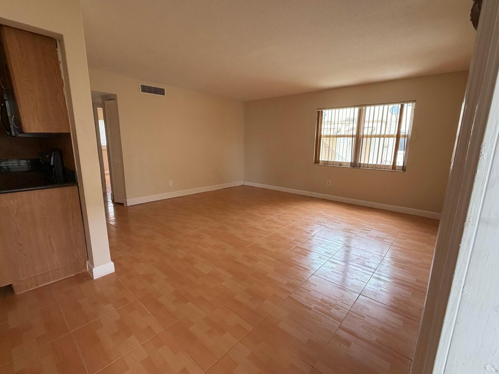 3660 Sw 60th Avenue - Photo 2