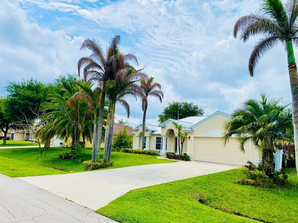 5952 Nw Baynard Drive - Photo 1