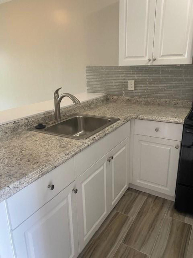 11627 Nw 35th Court - Photo 6