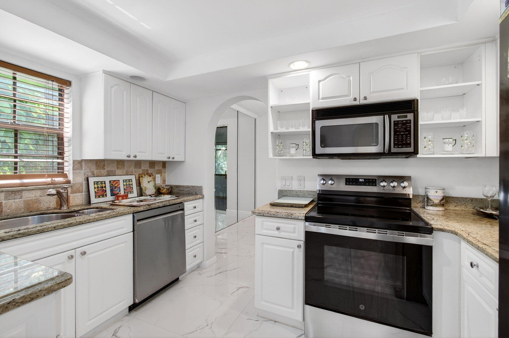 7865 La Mirada Drive - Photo 21