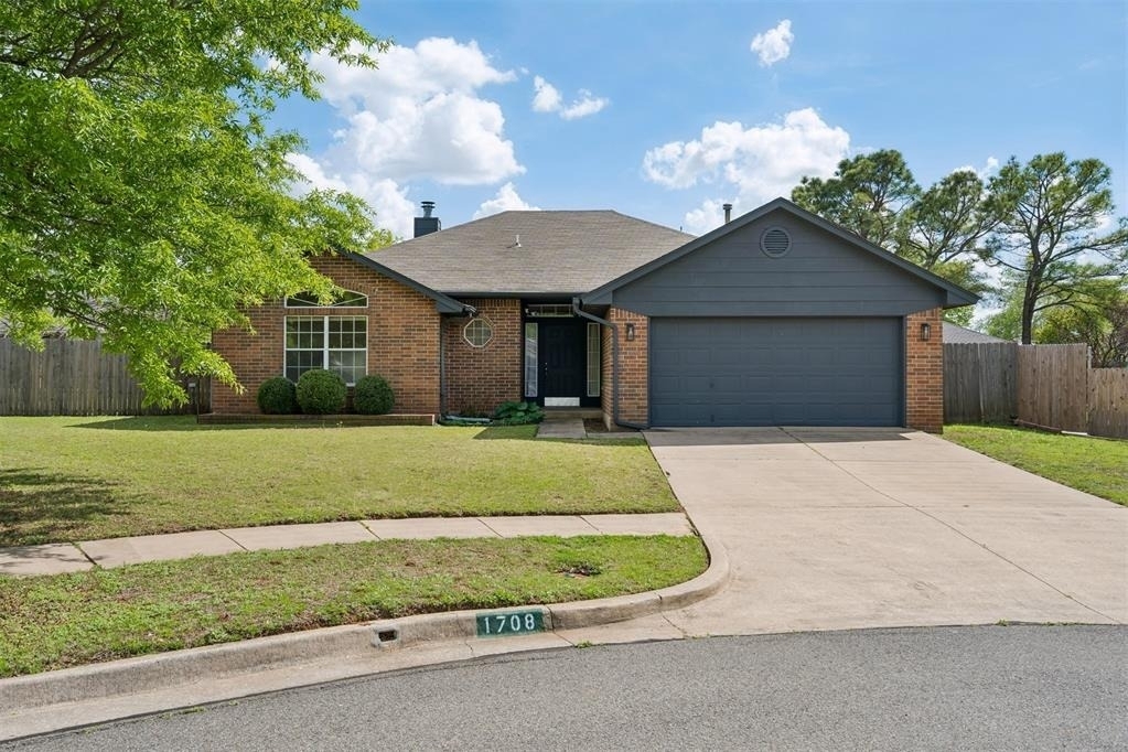 1708 Creekside Court - Photo 1