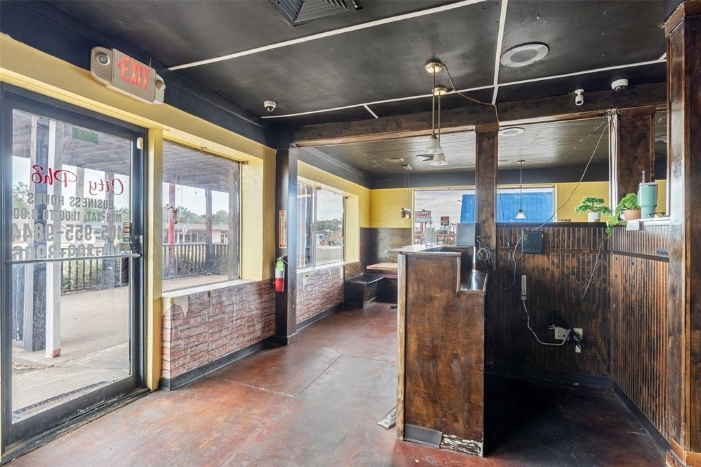 327 S Green Avenue - Photo 9
