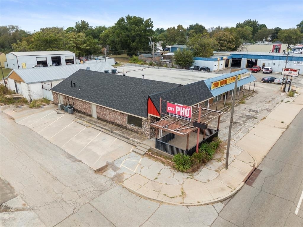 327 S Green Avenue - Photo 1