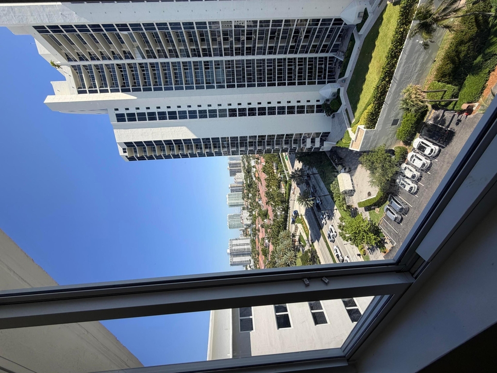 19201 Collins Avenue - Photo 39