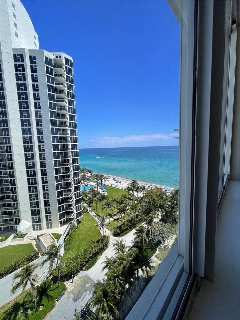 19201 Collins Avenue - Photo 0
