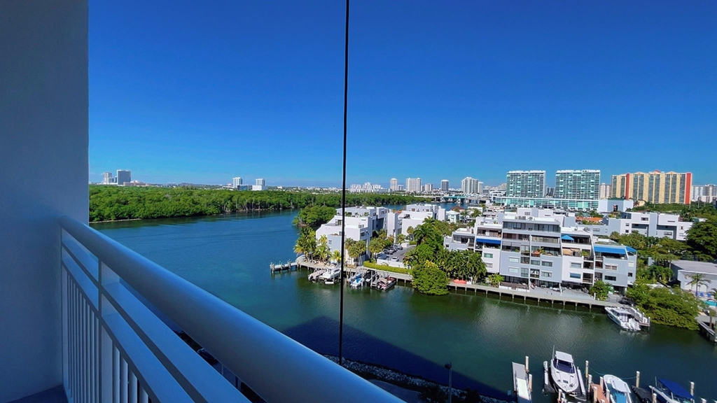 400 Kings Point Drive - Photo 1