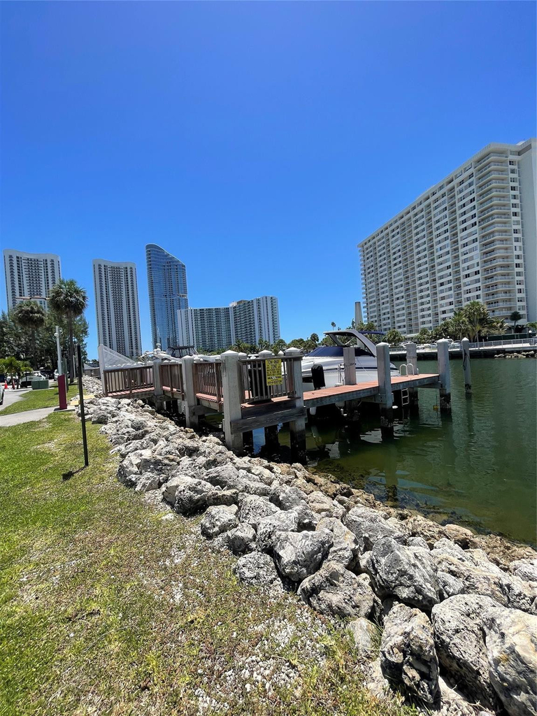 400 Kings Point Drive - Photo 41