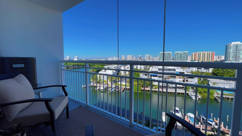 400 Kings Point Drive - Photo 2