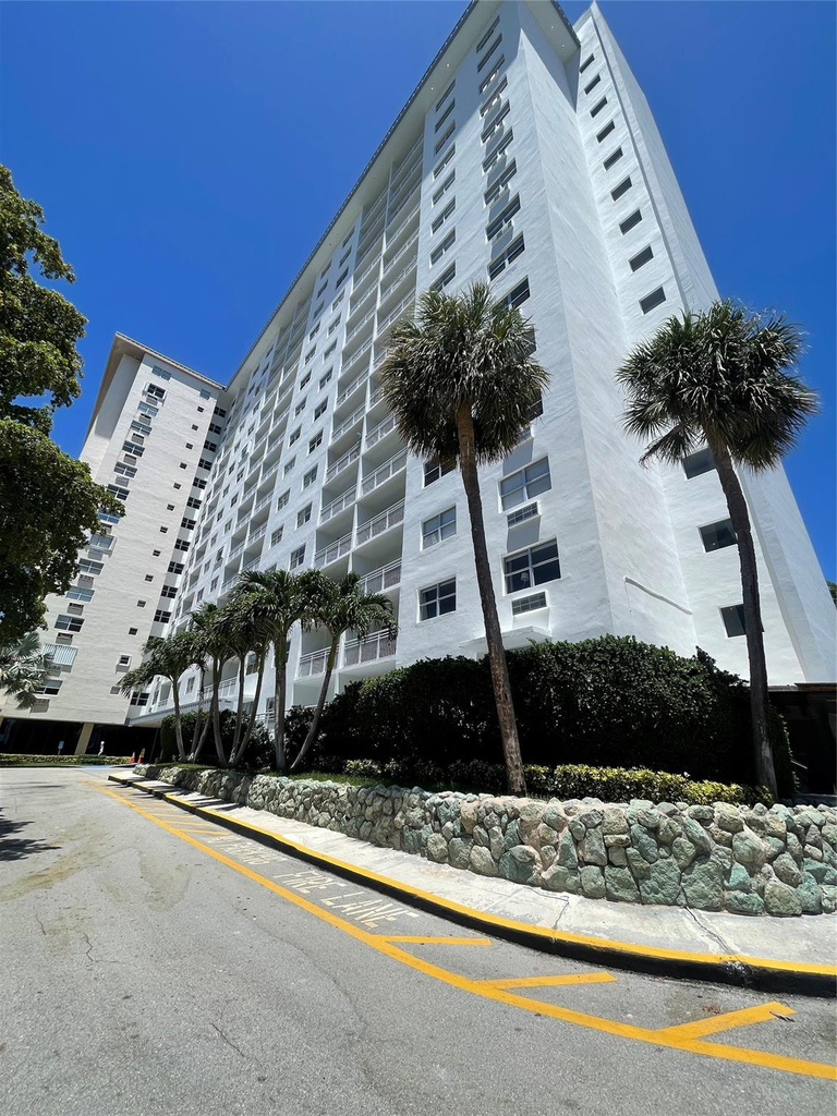 400 Kings Point Drive - Photo 44