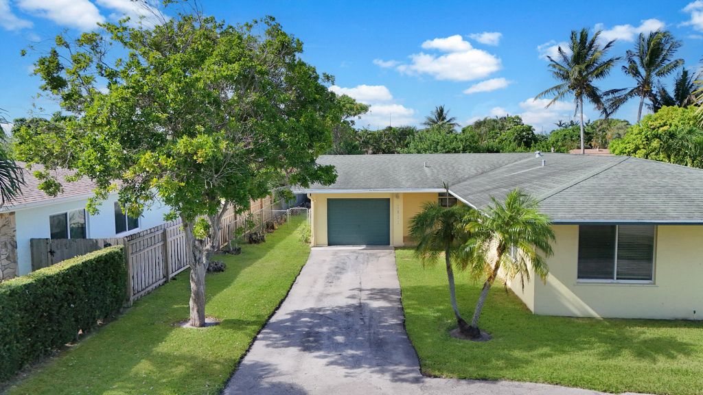 2022 Collier Avenue - Photo 1
