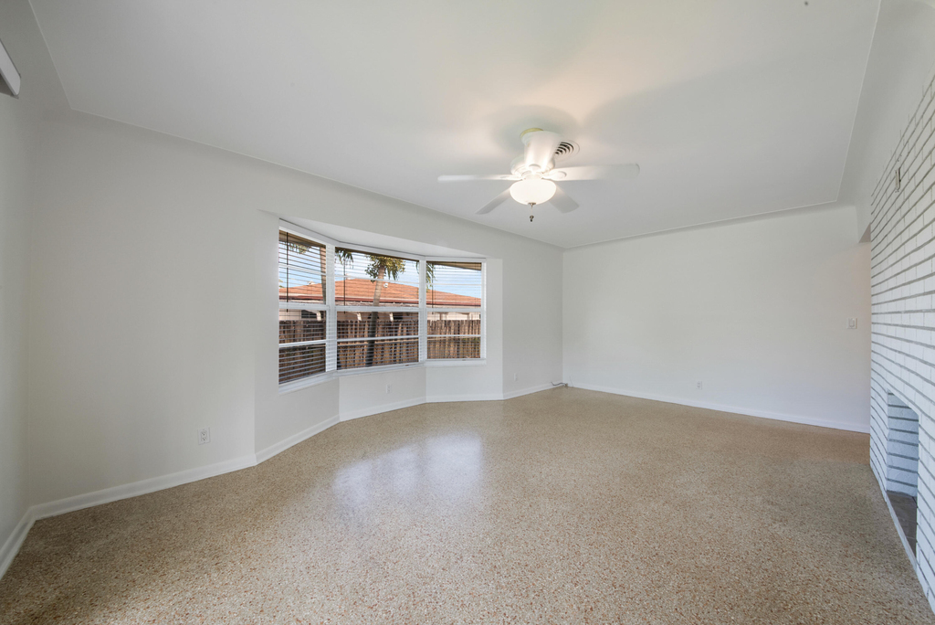 2022 Collier Avenue - Photo 6