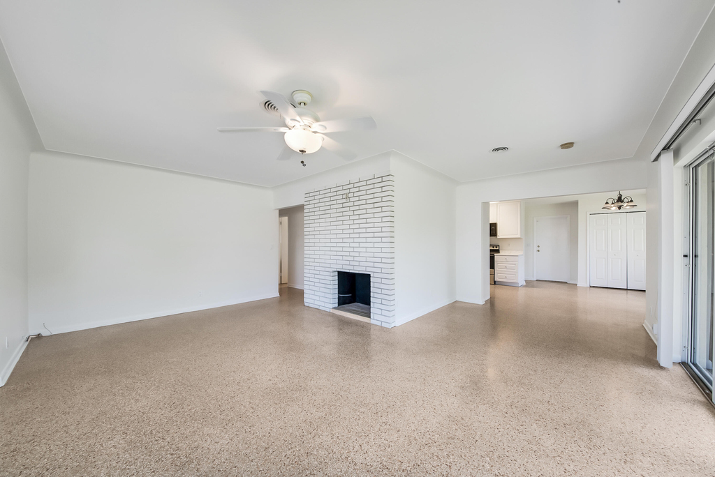 2022 Collier Avenue - Photo 5