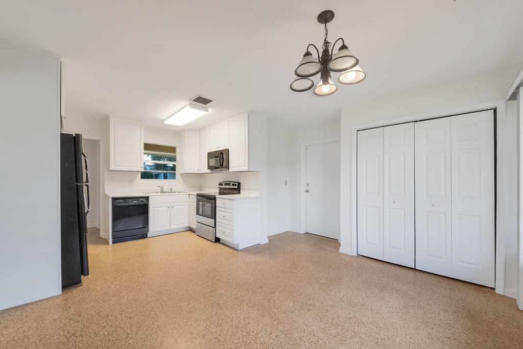 2022 Collier Avenue - Photo 11