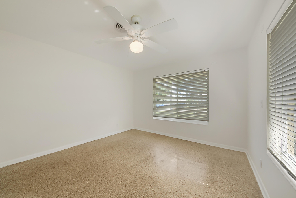 2022 Collier Avenue - Photo 21