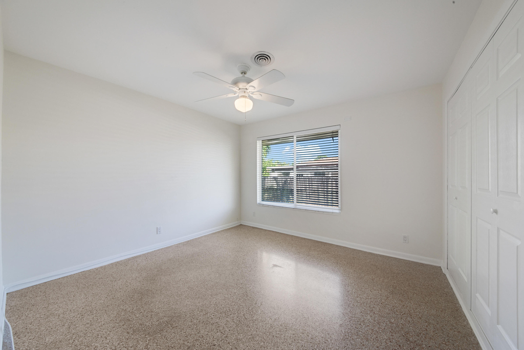 2022 Collier Avenue - Photo 18
