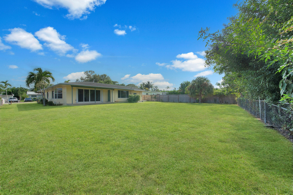 2022 Collier Avenue - Photo 29